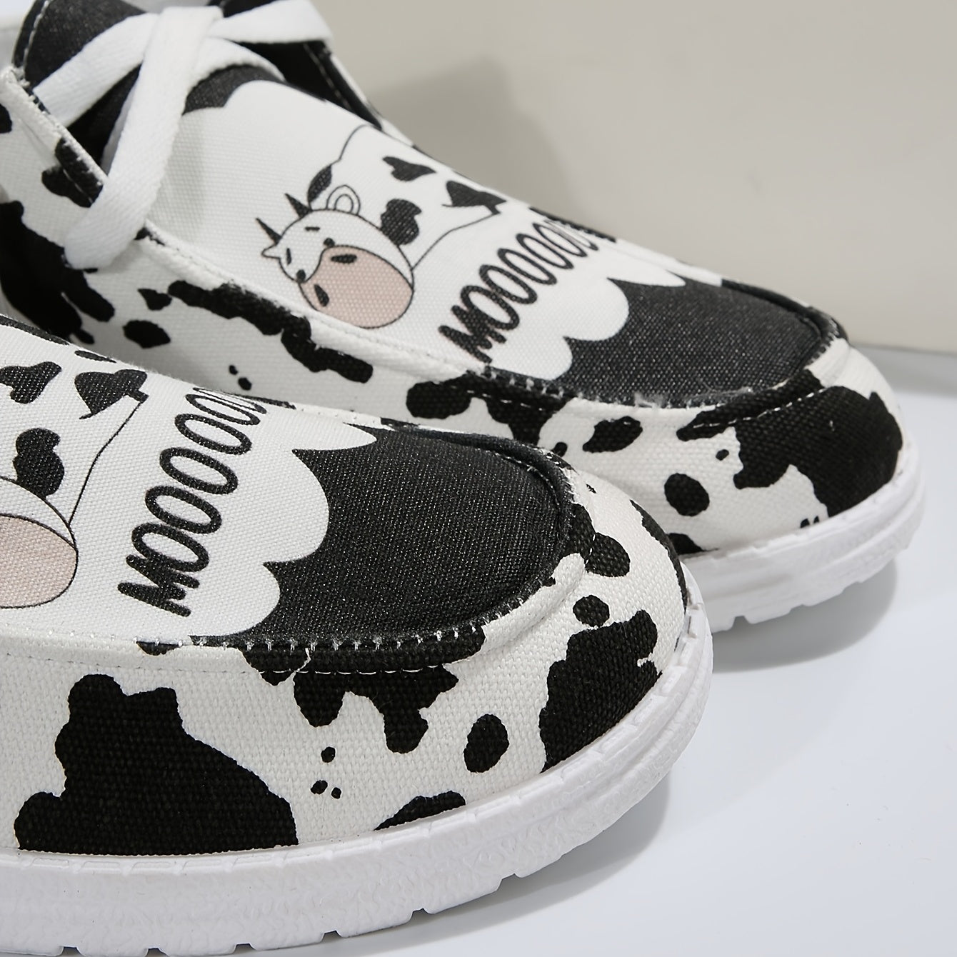 Women's Cow Print Low Top Canvas Shoes Lightweight & Breathable