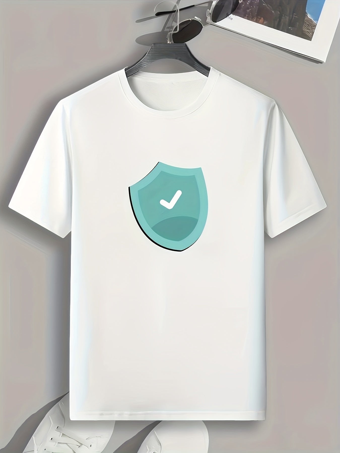 Shield Pattern Print Men's Comfy Sports T-Shirt Graphic Tee
