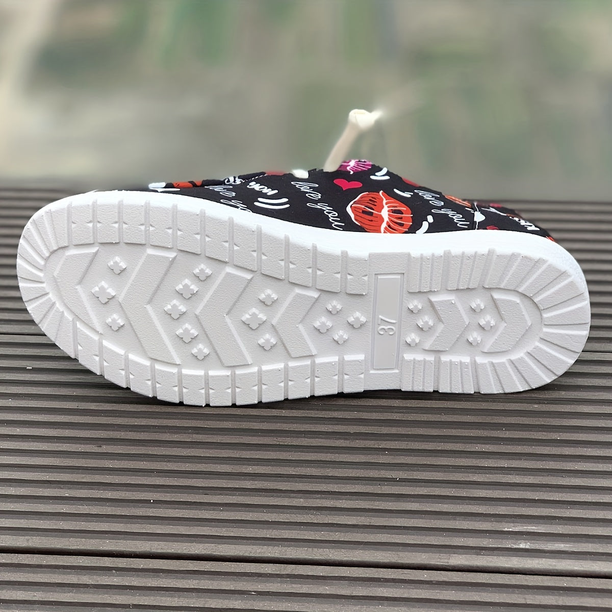 Women's Skateboard Shoes Heart & Lips Pattern Canvas Flat Lace-up Shoes