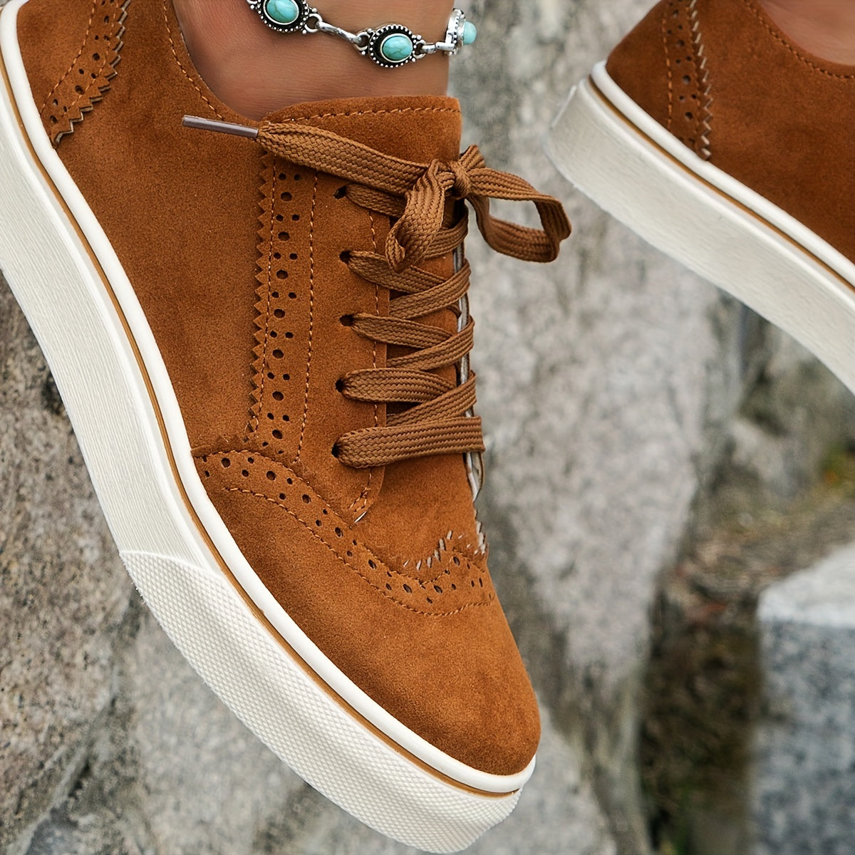 Perforated Brogues Sneakers Retro Lace Up Low Top Casual Flat Walking Shoes