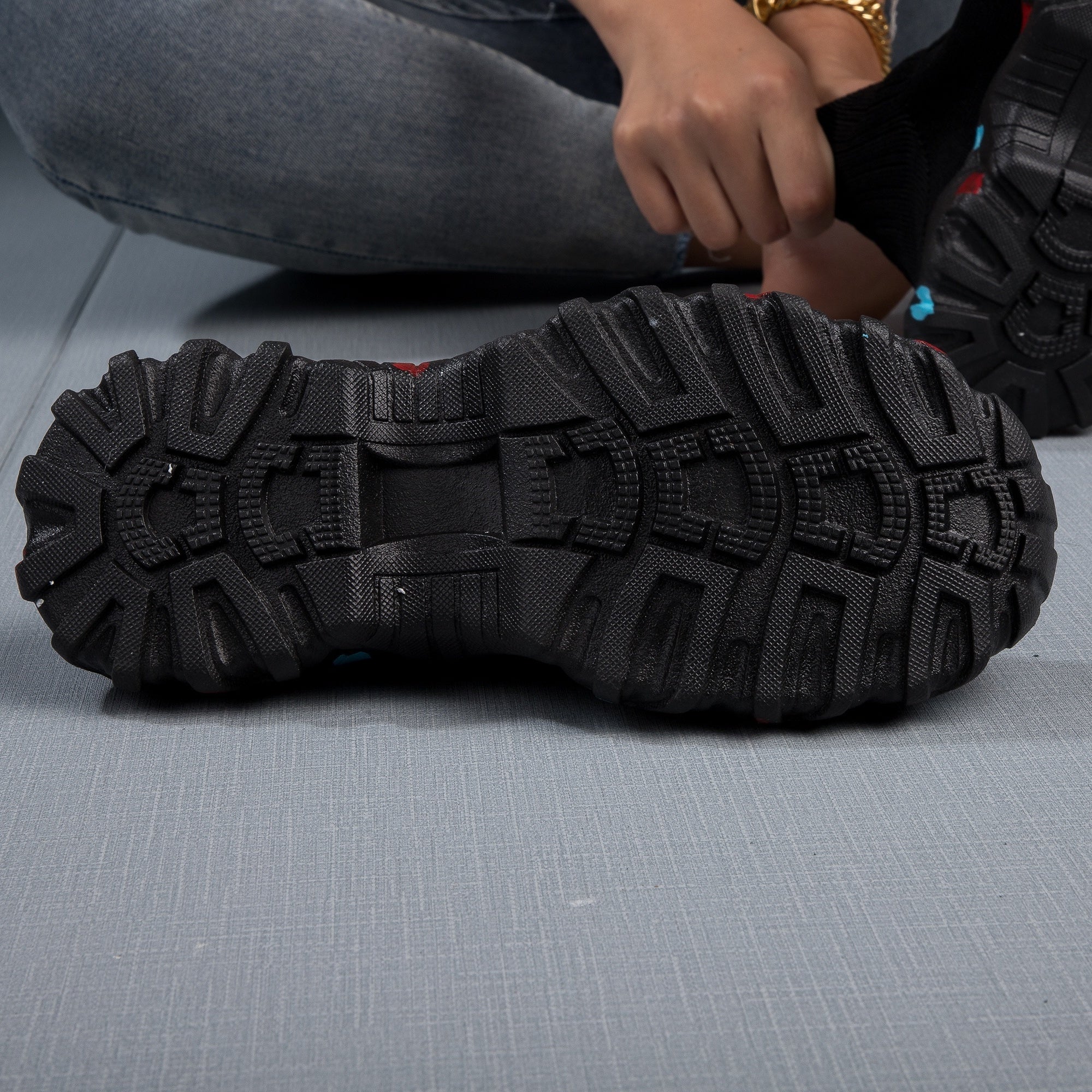 Breathable Women's Running Shoes with Textured Knit