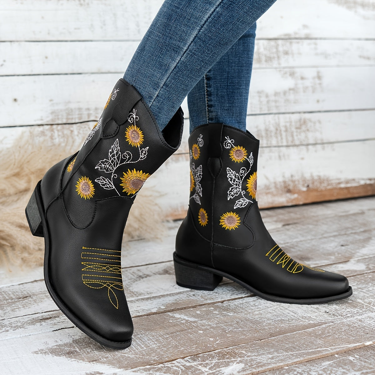 Women's Floral Embroidered Block Heel Western Boots