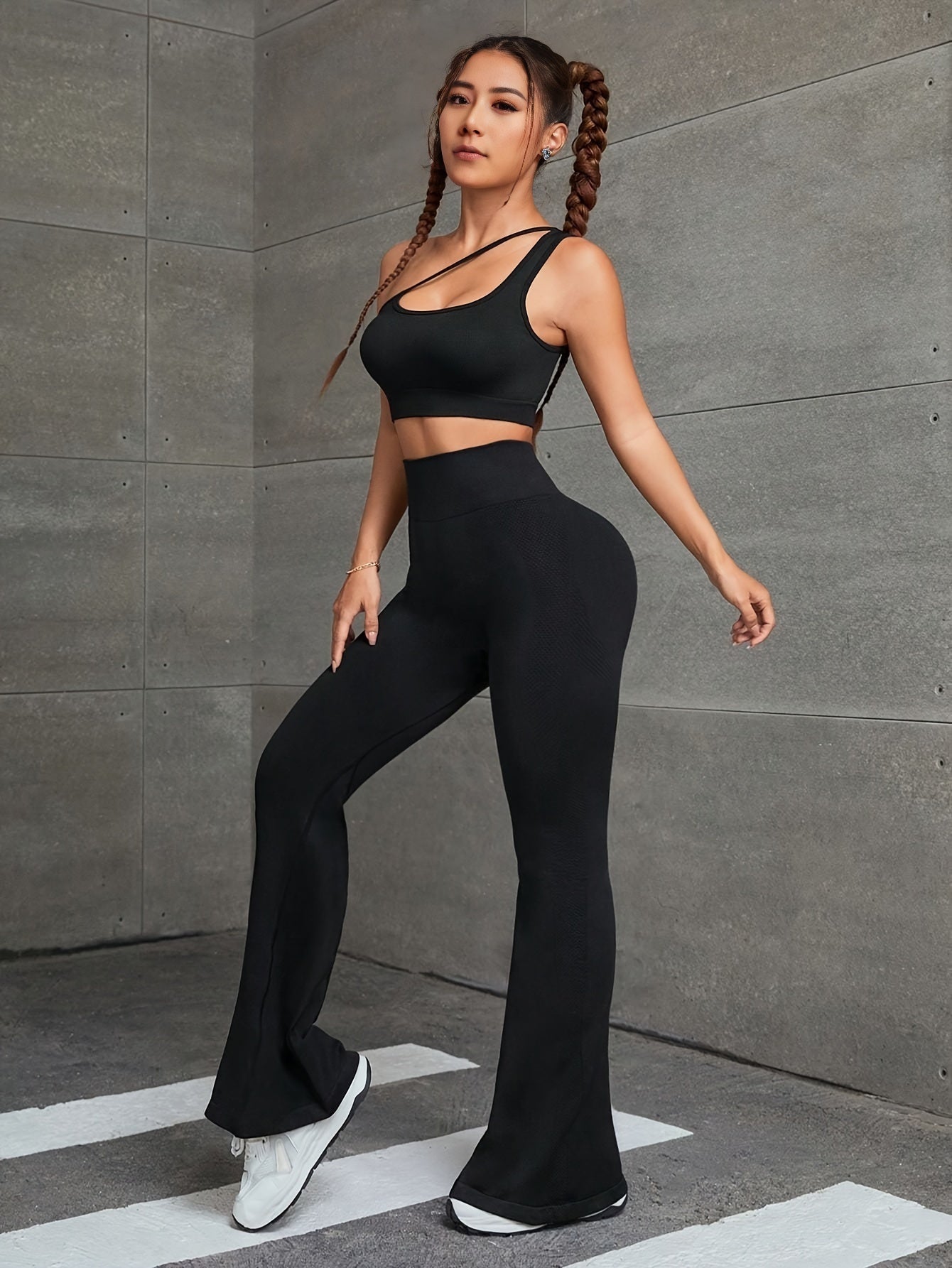 2Pcs Solid Asymmetrical Neck Crop Top & High Waist Seamless Running Pant Set