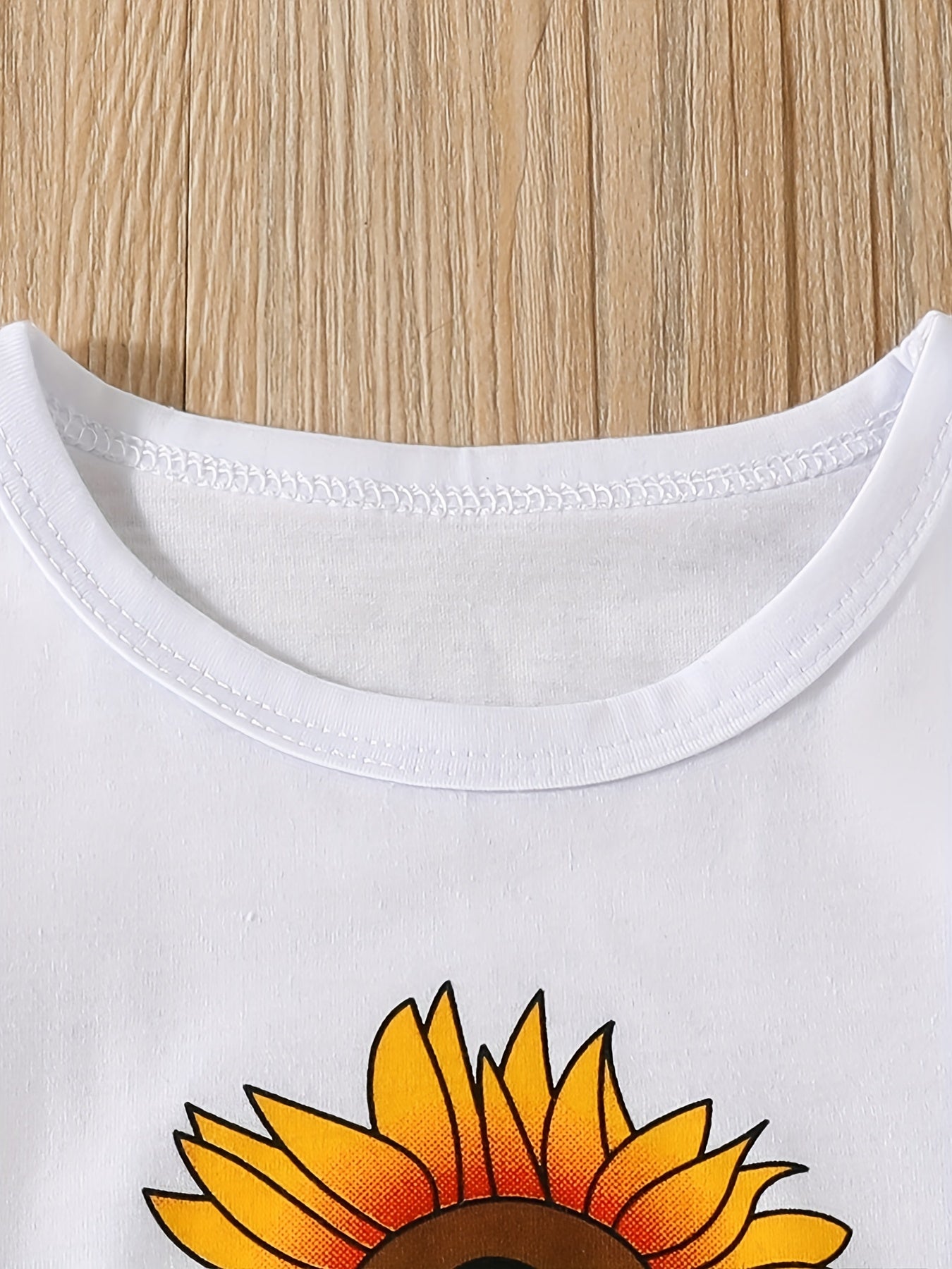 Girls Sunflower & Letter Graphic T-shirt & Denim Shorts Set