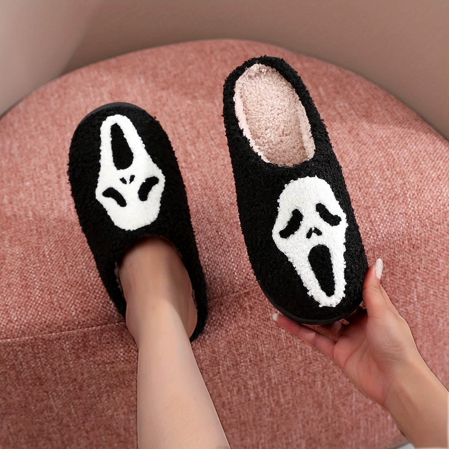 Skull Print Plush Lined Slip-On Slippers