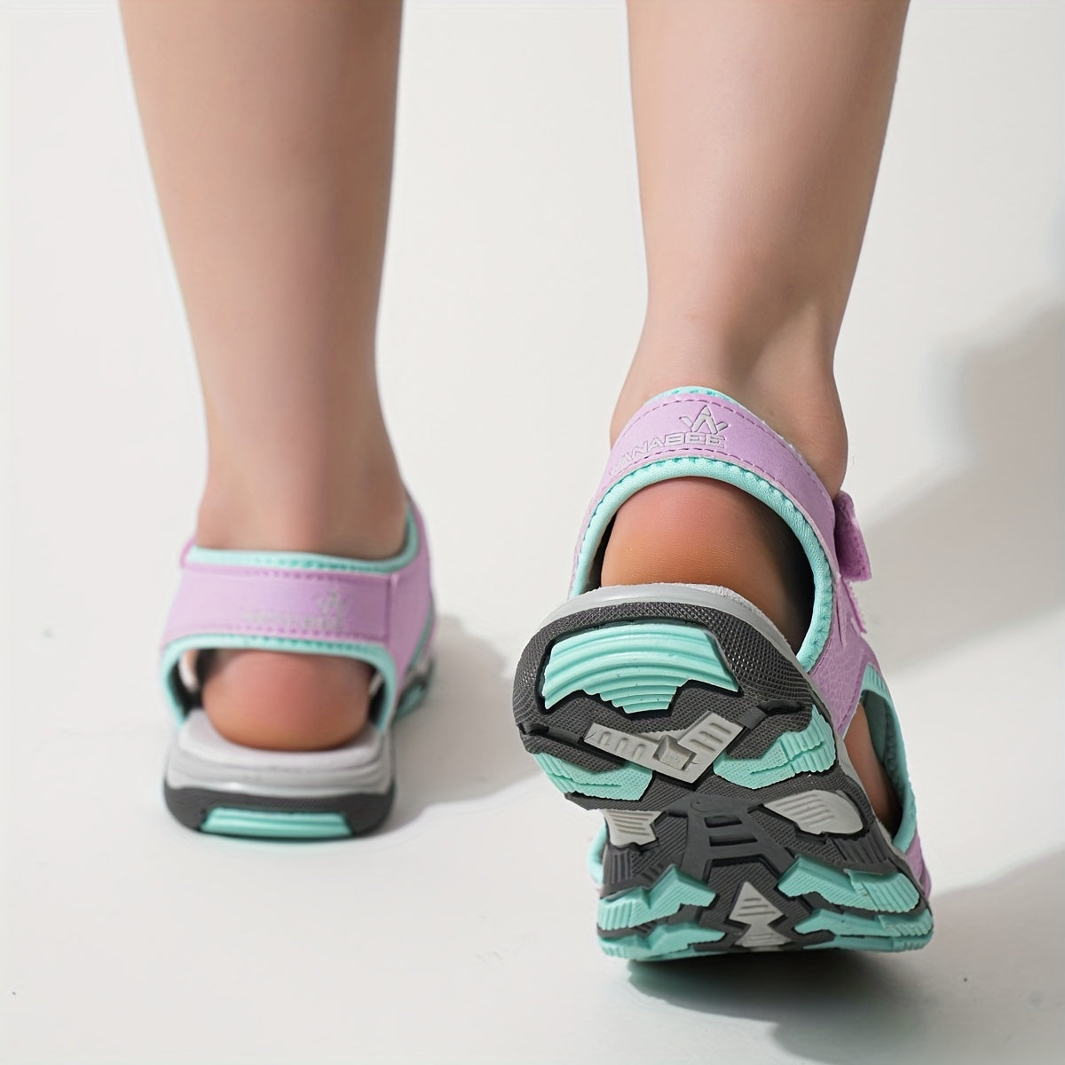 Kid's Breathable Outdoor Sandals Hook & Loop Non Slip Shoes