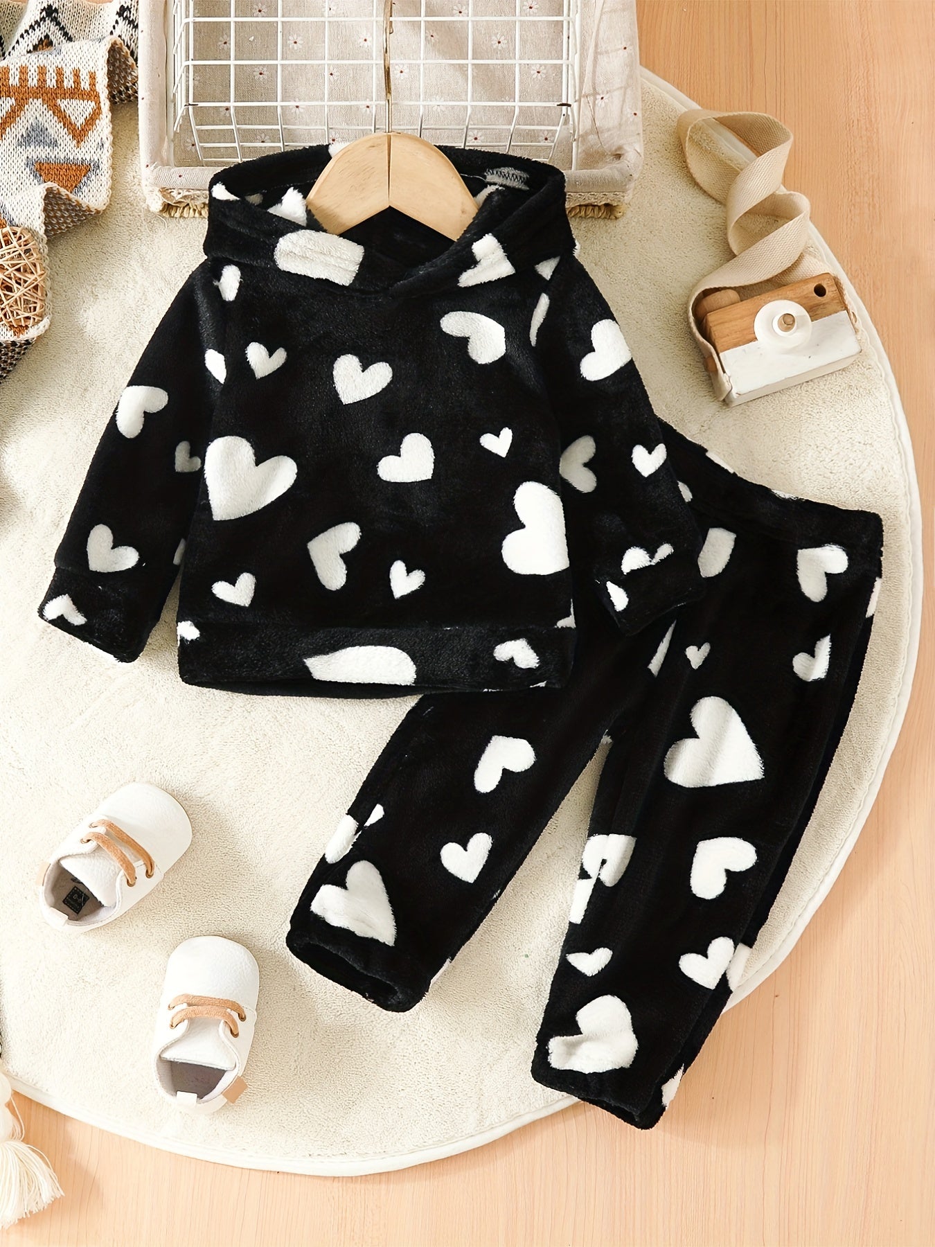 Kids 2pcs Fleece Pajamas Hooded Top & Pants Set Lion Embroidery Loungewear