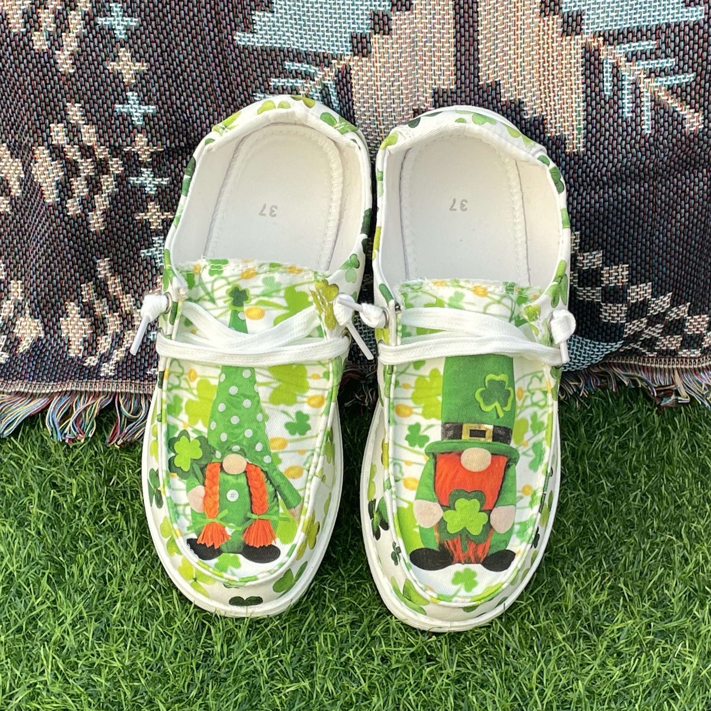 Flat Skate Shoes Four Leaf Clover Gnome Pattern Couple Shallow Mouth Casual Shoe