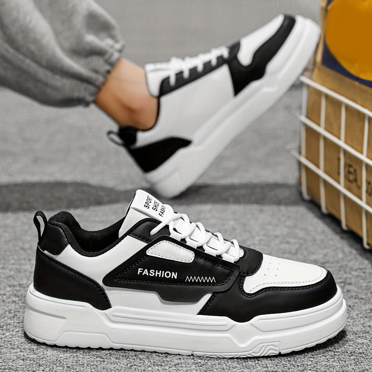 Men's Letter Print Lace Up Skateboard Shoes Lightweight Sneakers