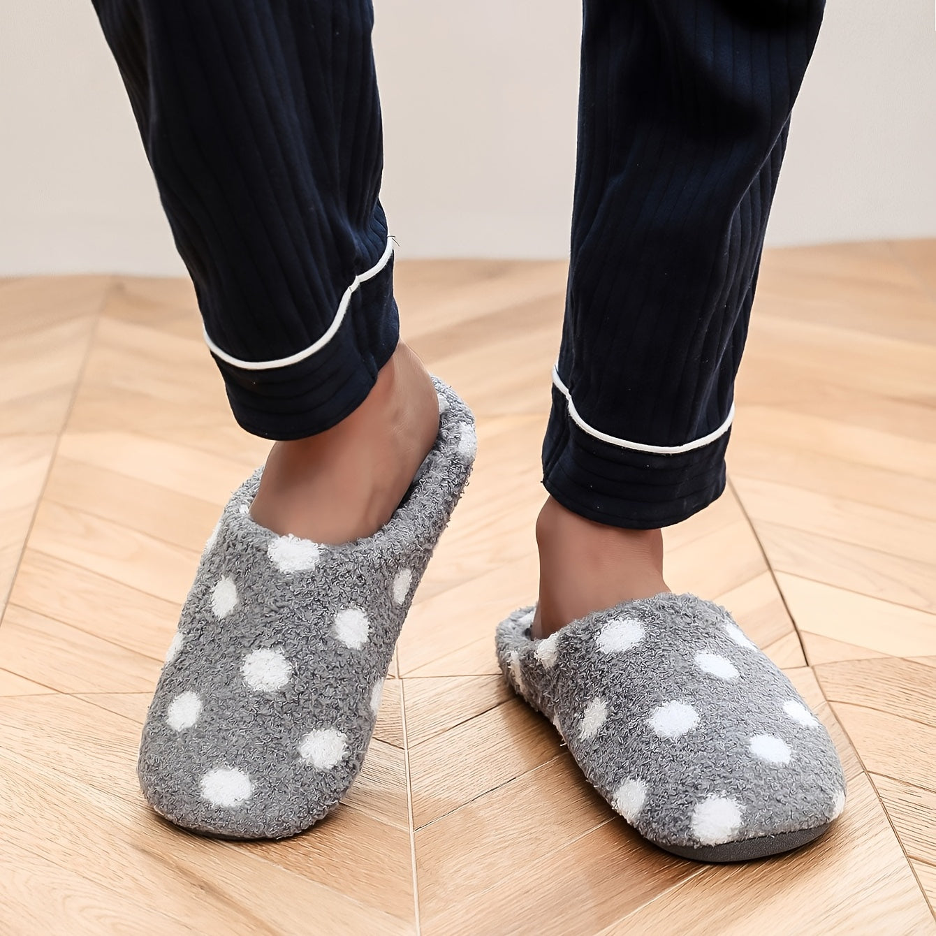 Men's Closed Toe Polka Dot Plush Slippers Anti-skid Back Shoes