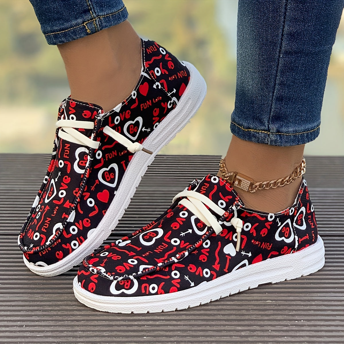 Women's Outdoor Skate Shoes Letters and Hearts Style Flat Lace-up Loafers