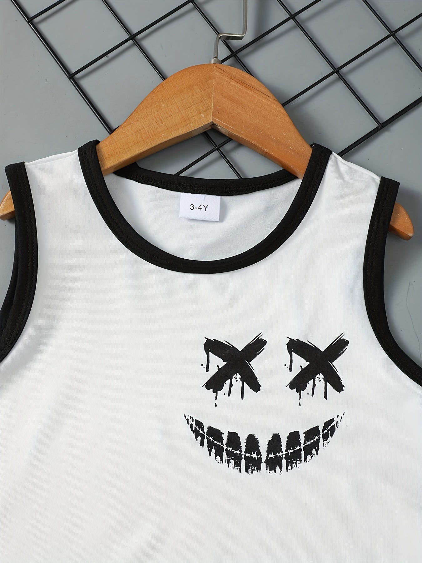 Boys Face Graphic Sleeveless Vest & Shorts Set