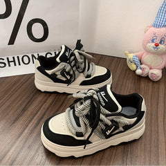 Women's Retro Lace up Skate Shoes Lightweight Platform Sneakers