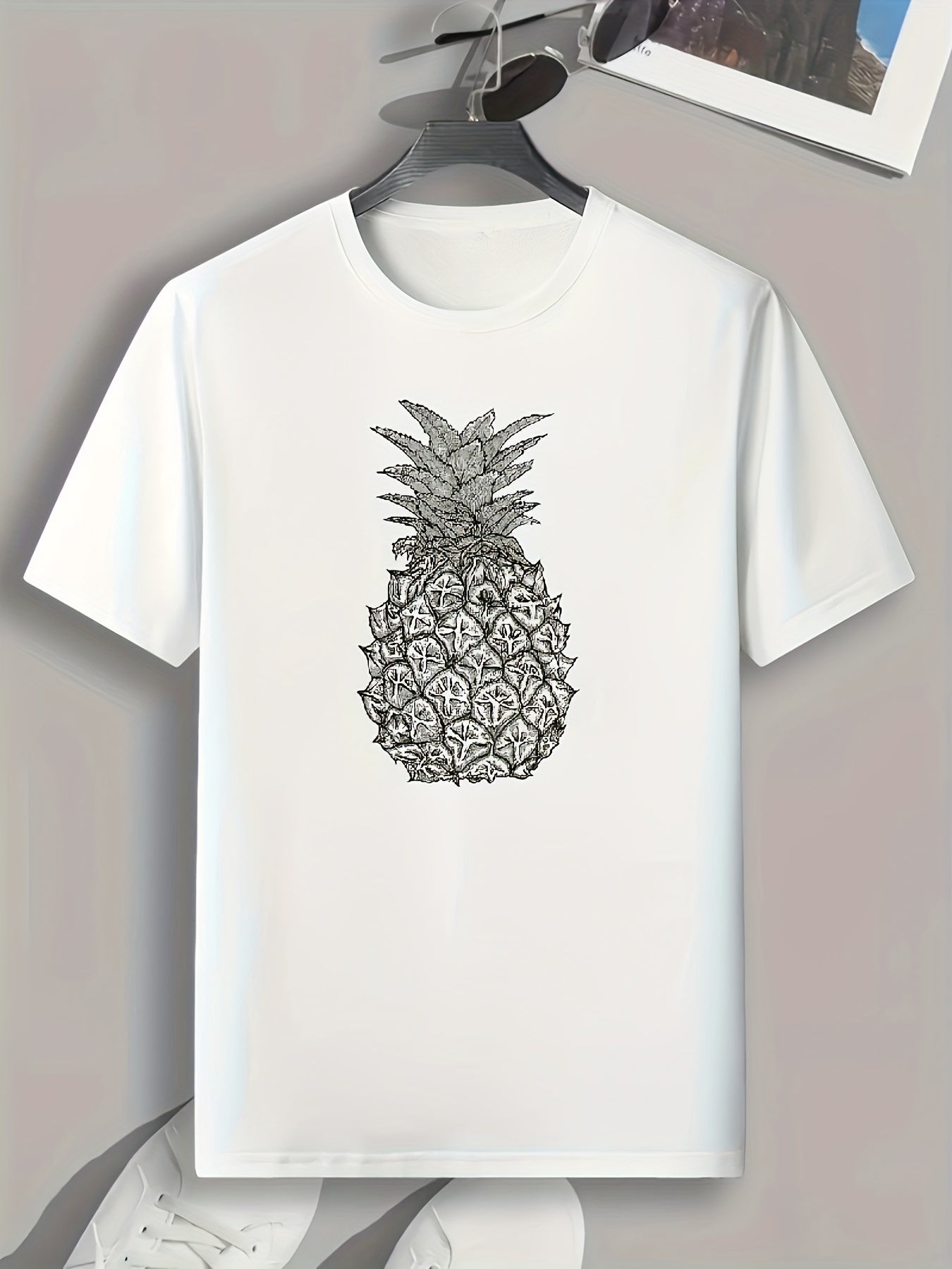 Men's Pineapple Print Graphic Tee for Summer
