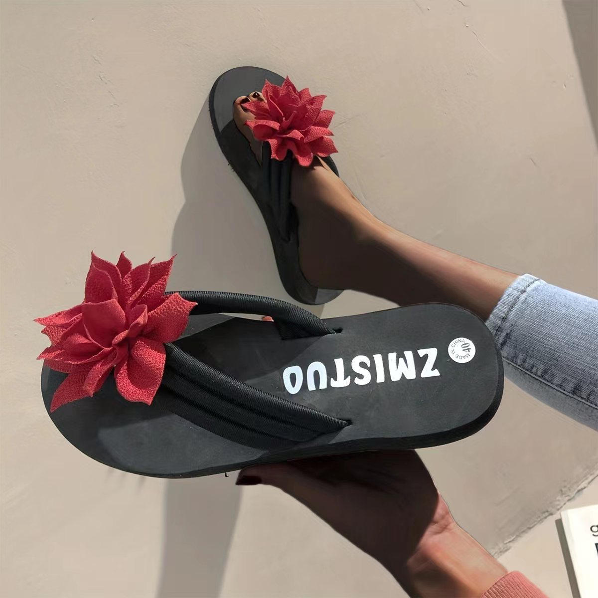 Women's Big Flower Decor Flip Flops Lightweight Beach Shoes