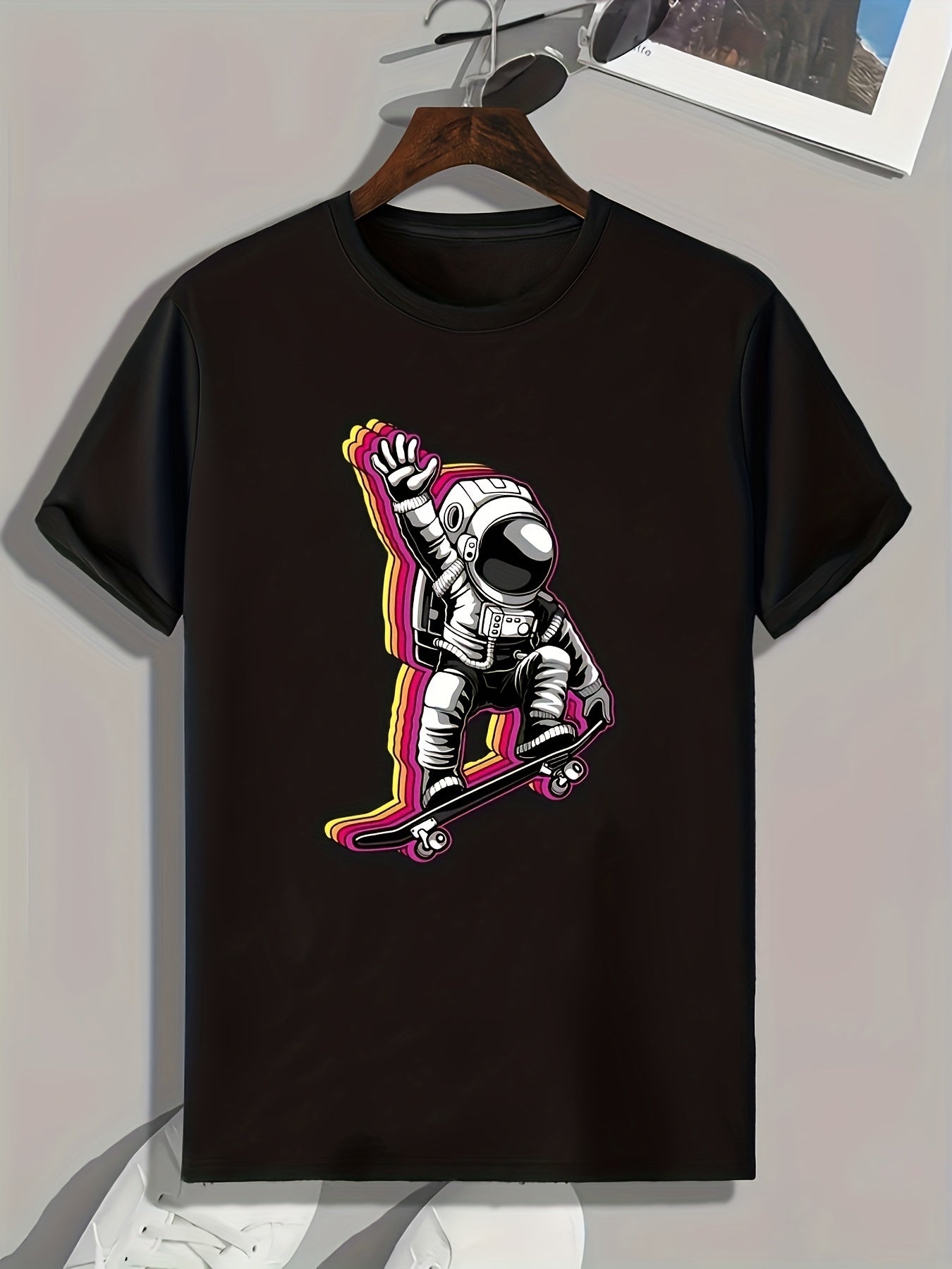 Astronaut Print Men's Graphic T-shirt for Summer