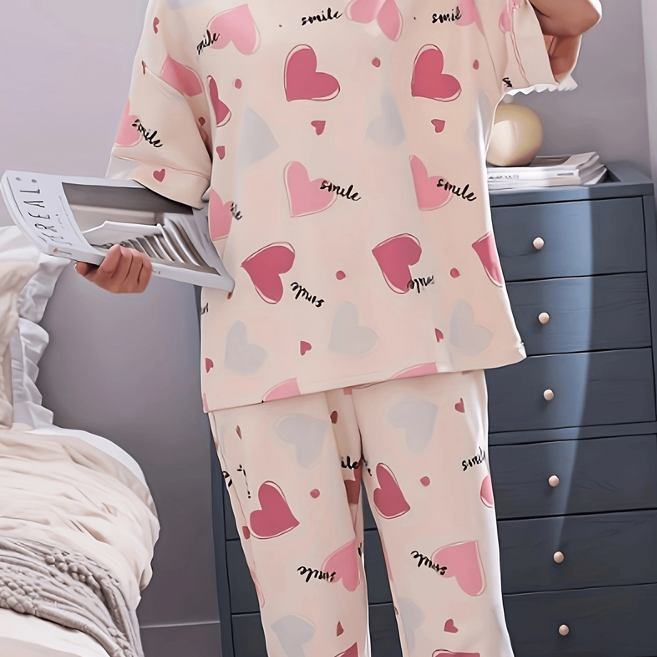 Heart Print Pajamas Set Short Sleeve Crew Neck Top & Crop Pants