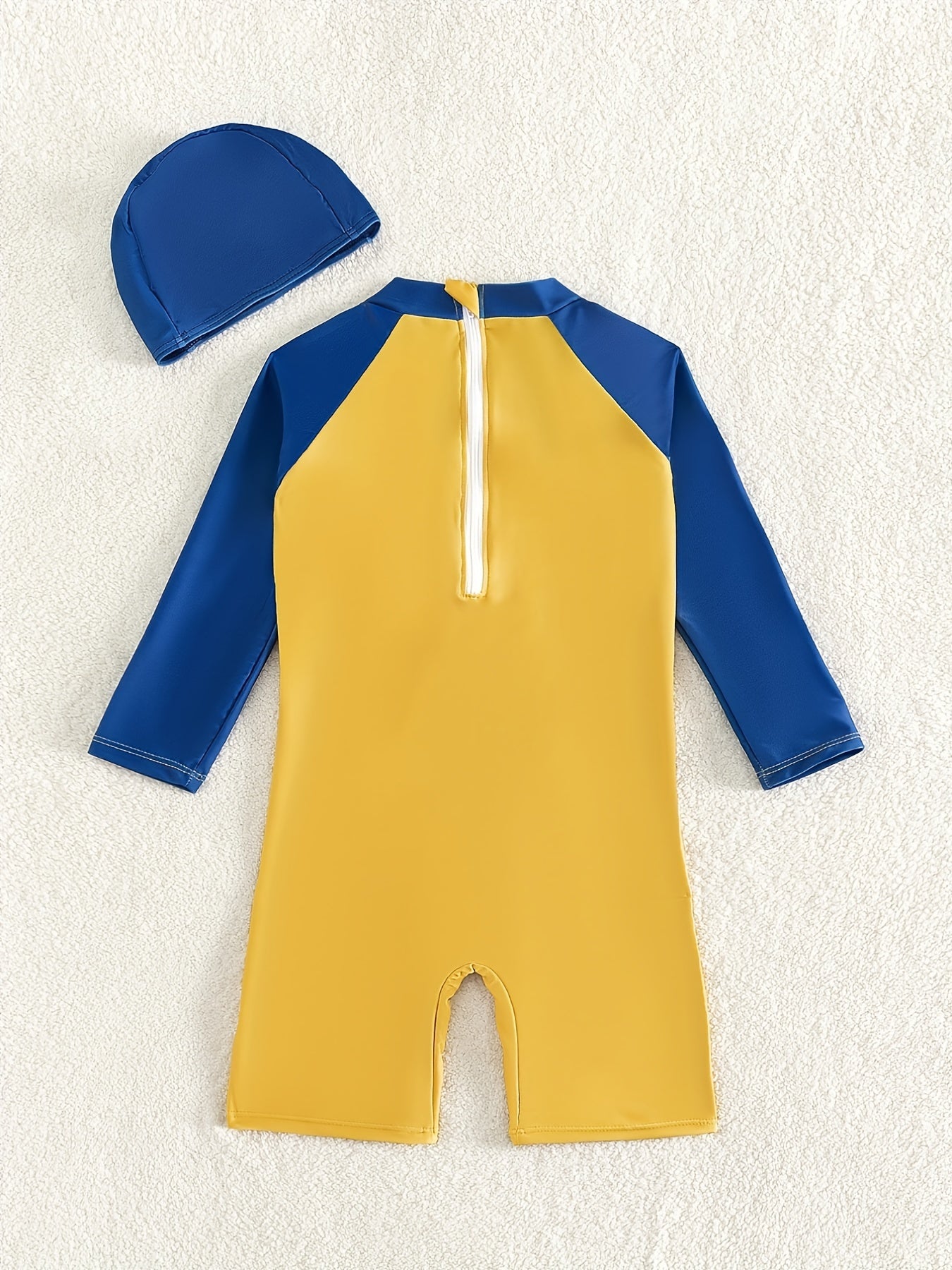 Boy's Cartoon Sunglasses Shark Pattern Swimsuit 2pcs Set
