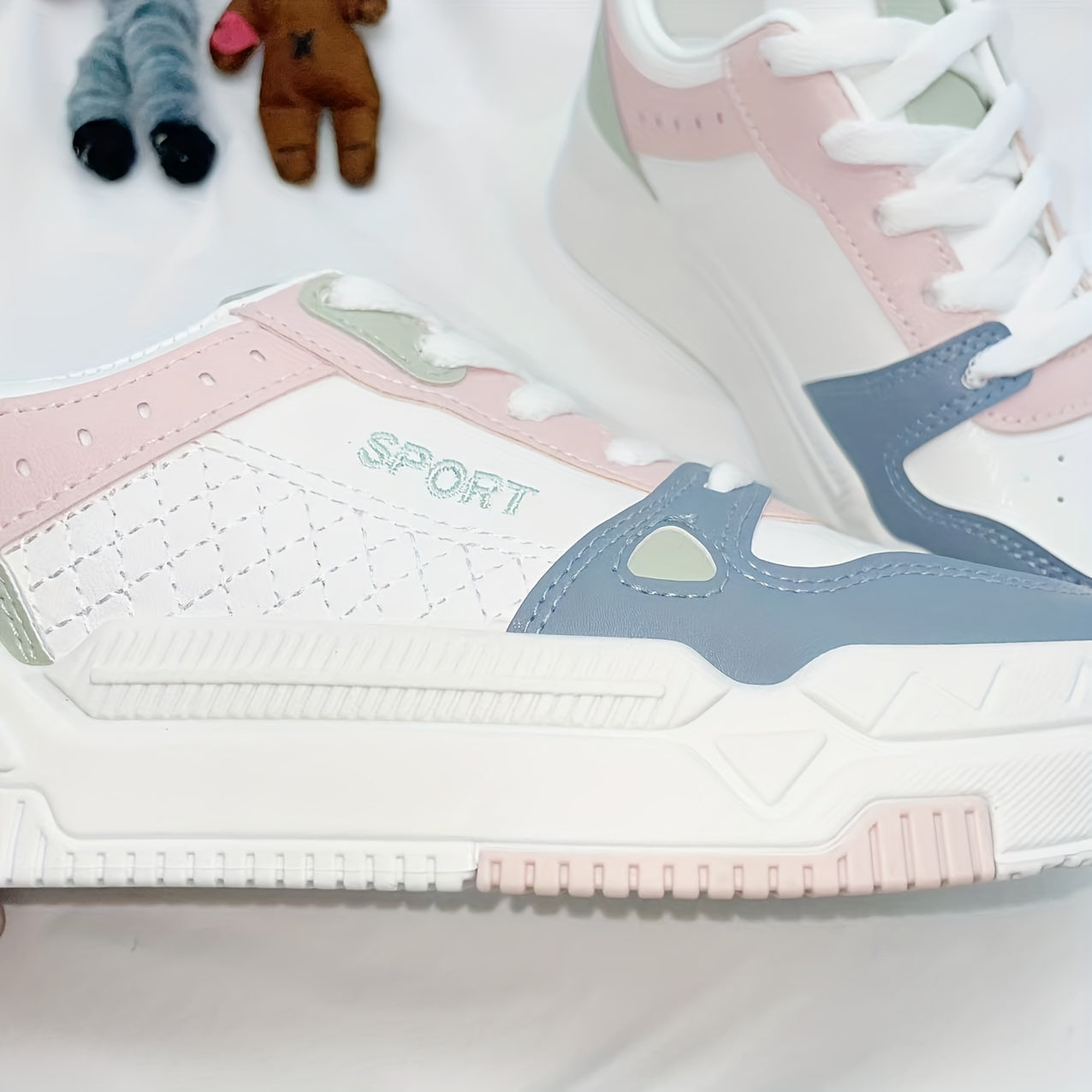 Women's Platform Skate Shoes Low Top Lace-Up Sneakers