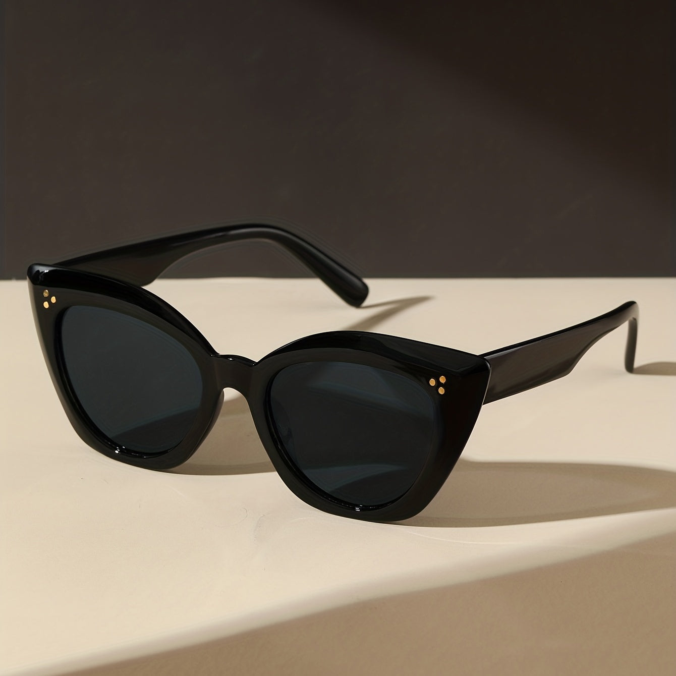Cat Eye Sunglasses Rivet Anti Glare UV400