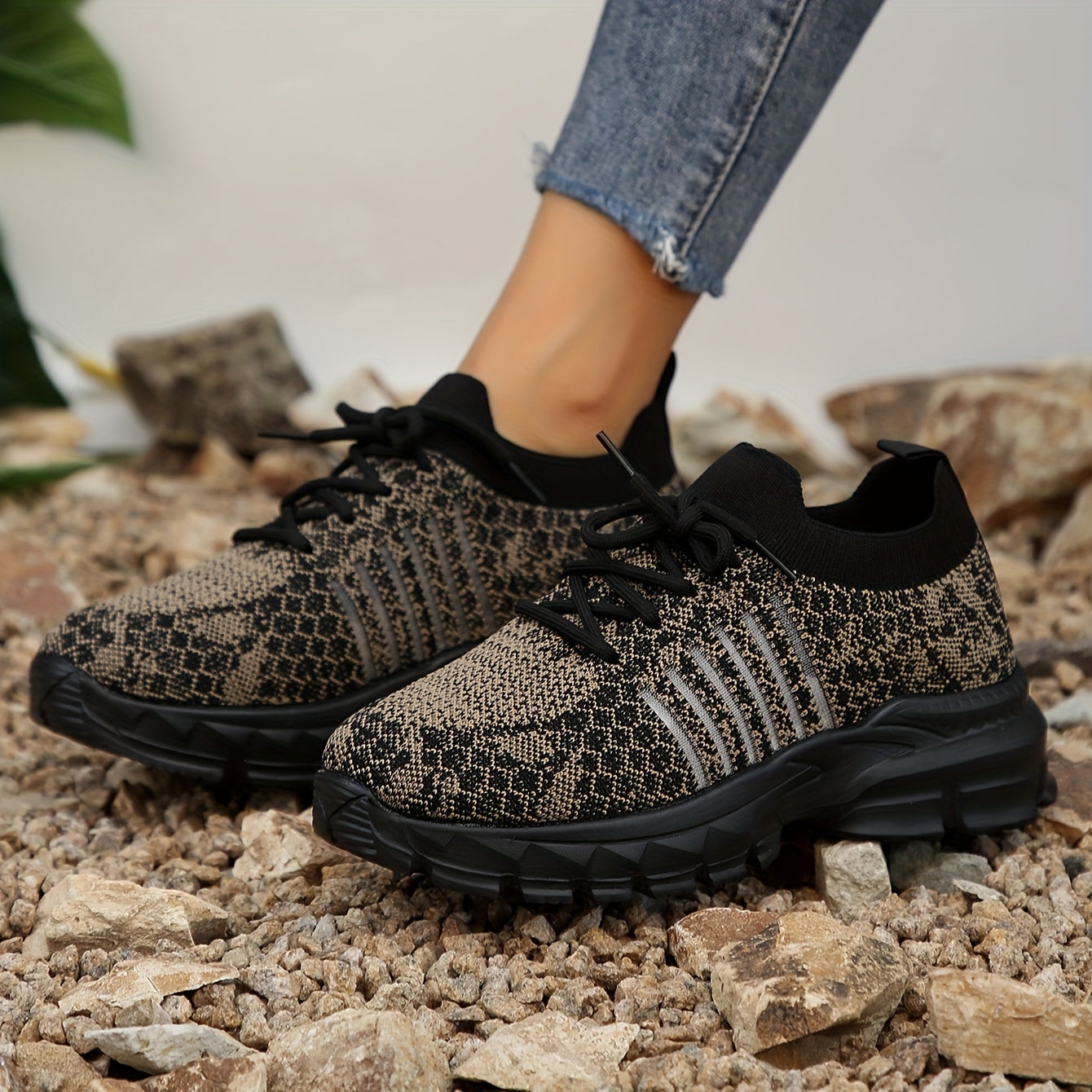 Women's Mesh Lace-up Road Running Shoes Lightweight Breathable Comfortable