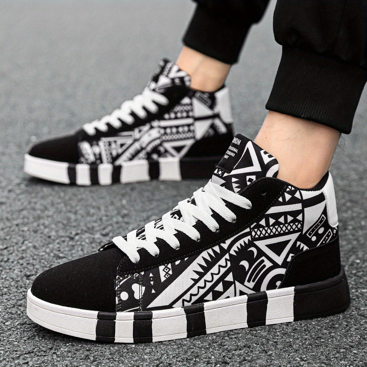 Men's Graffiti Canvas Skate Shoes Casual Breathable Lace Up