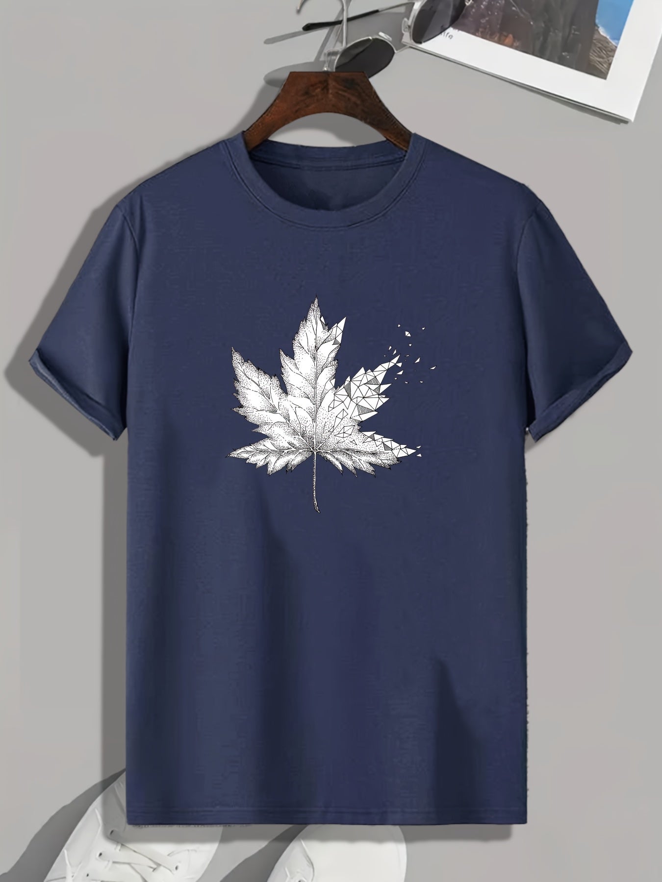 Mapel Leaf Print Men's Comfy T-shirt for Outdoor Summer
