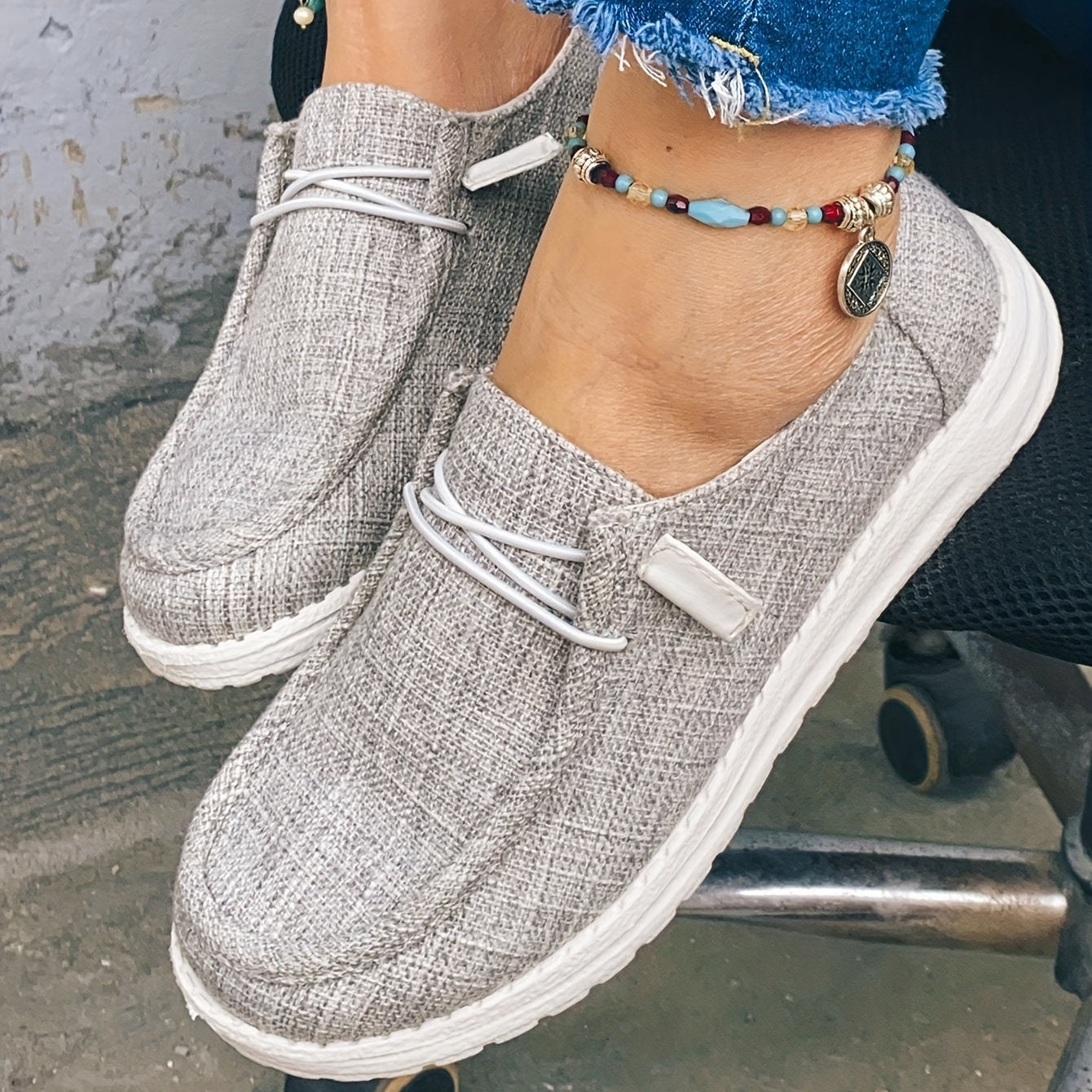 Women's Lightweight Canvas Shoes Lace Up Low Top Comfortable Outdoor Shoes