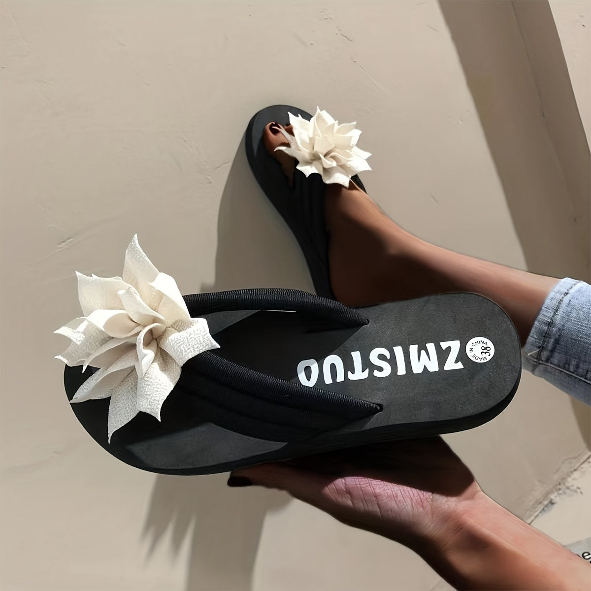 Women's Big Flower Decor Flip Flops Lightweight Beach Shoes