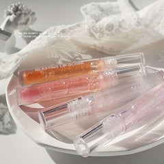 Shimmering Lip Gloss with Plumping Effect