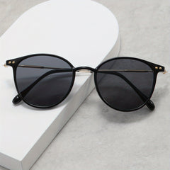 Square Sunglasses Unisex Rivet Decor Anti Glare UV400