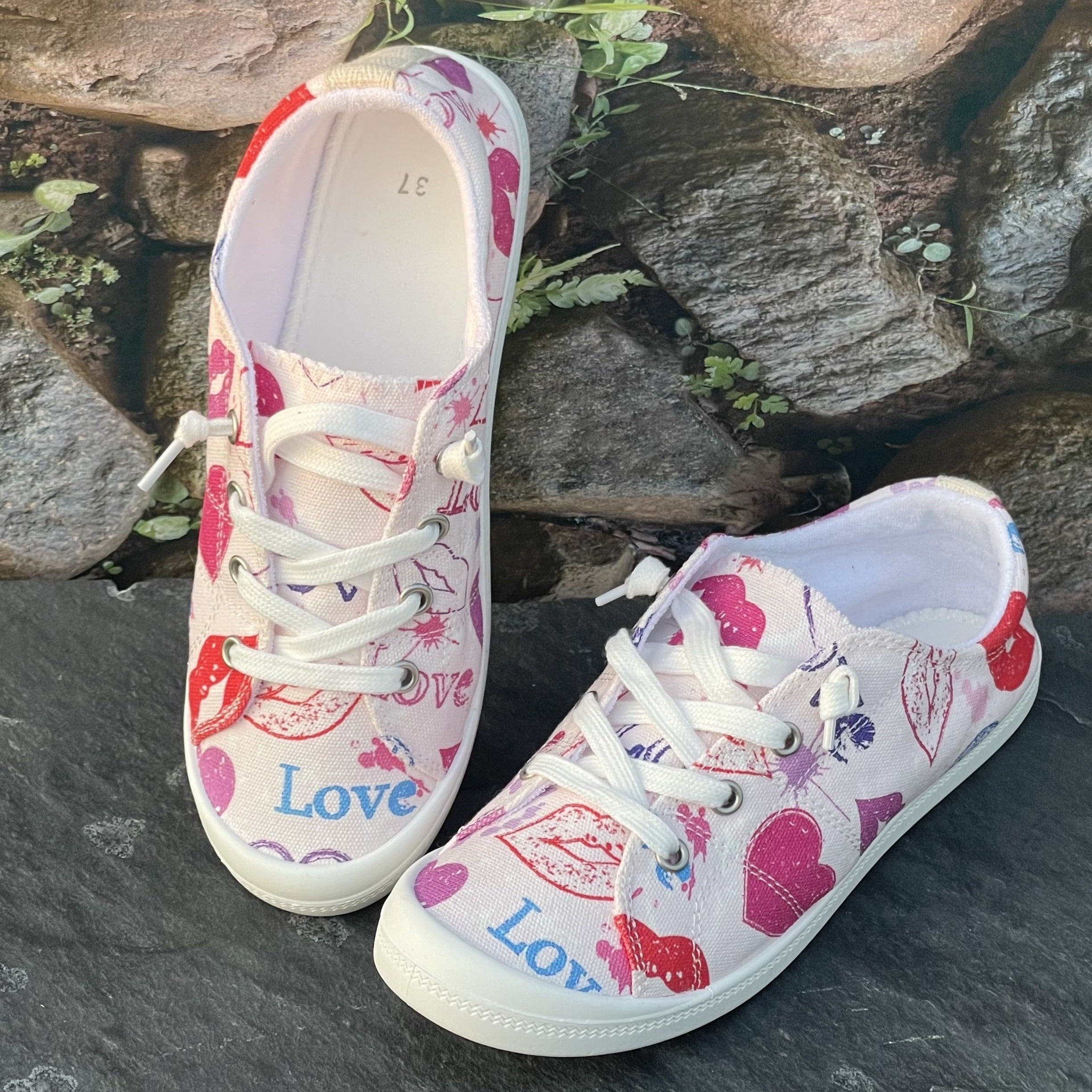 Heart Print Breathable Skate Shoes Flat Canvas Sneakers