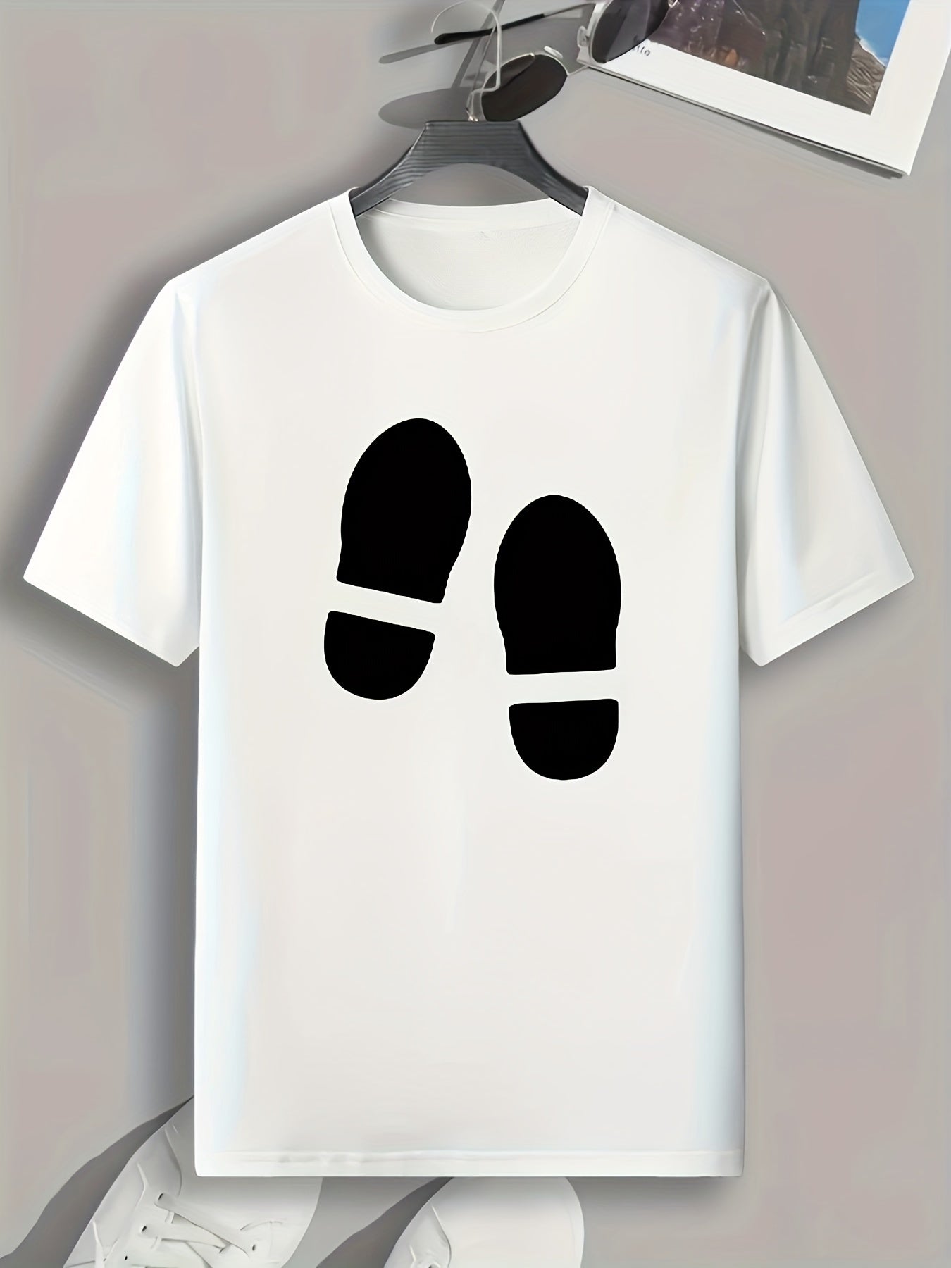 Footprints Pattern Print Men's Comfy Sports T-shirt