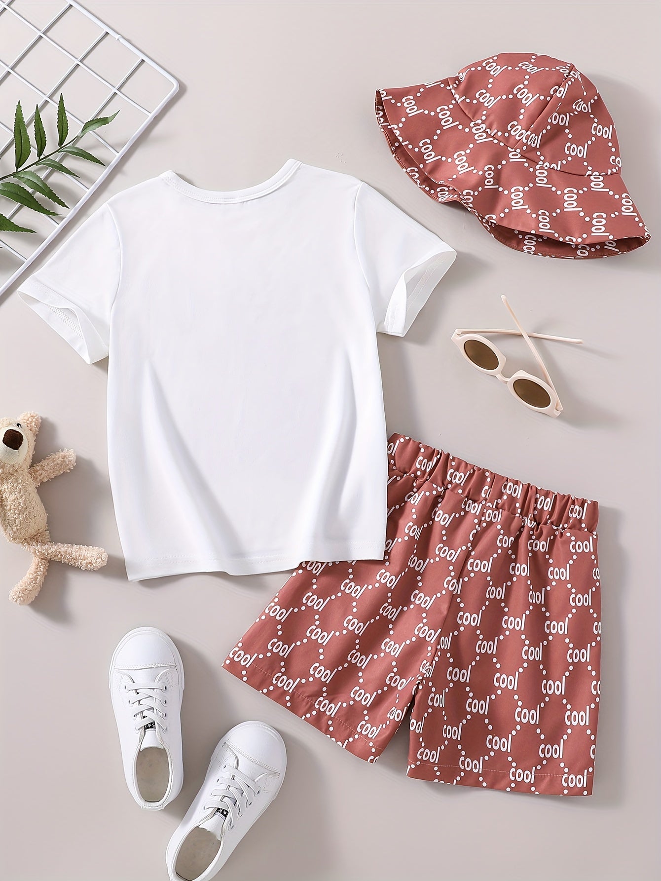 Bear Graphic Tee Top & Shorts & Hat 3pcs Suit Little Boys Outfit