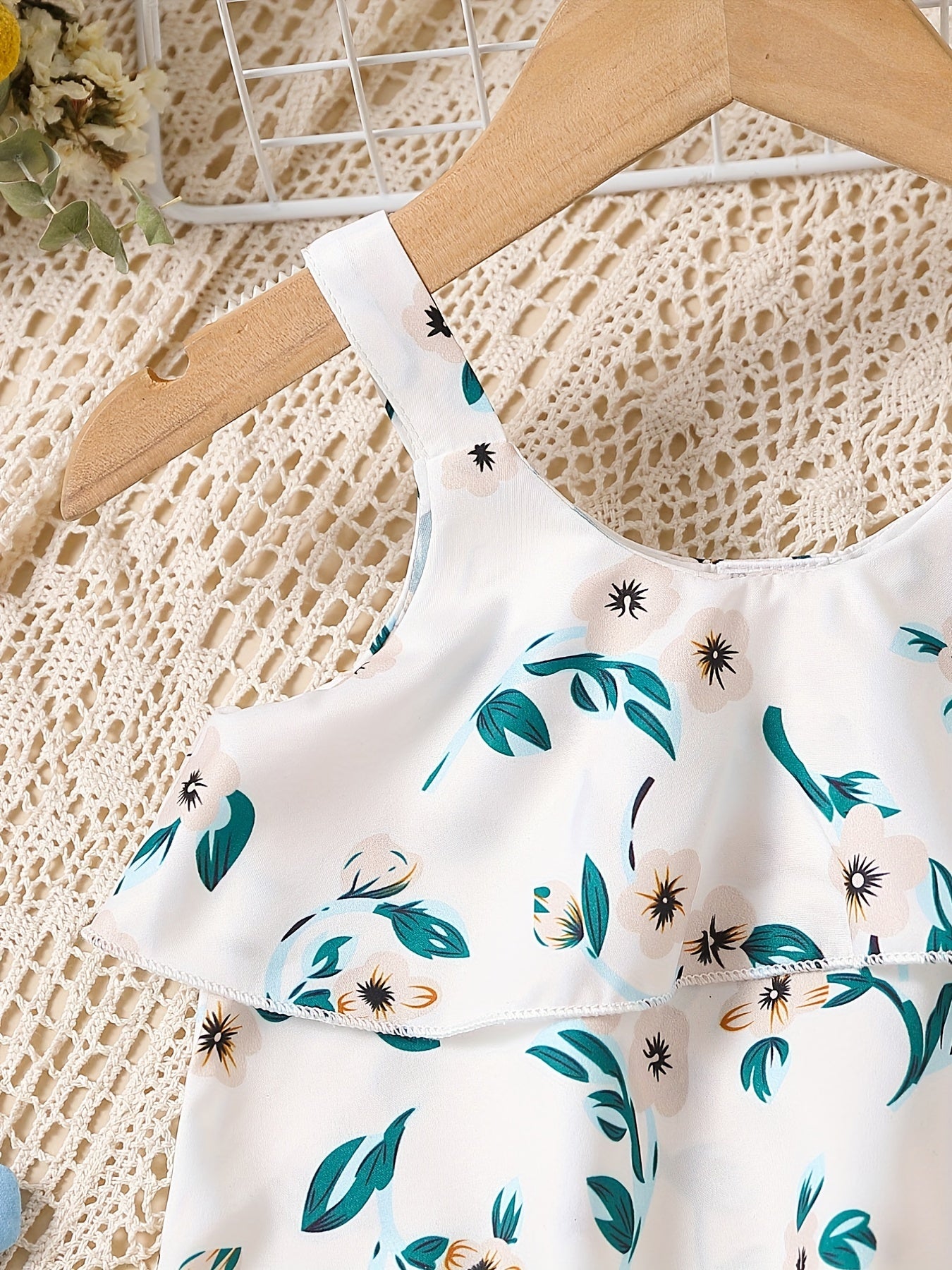 2pcs Baby Girls Floral Camisole Top & Shorts Set with Belt