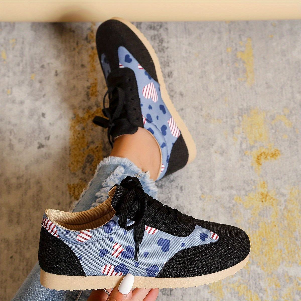 Heart Print Sneakers Lace Up Low Top Shoes Lightweight Outdoor Walking
