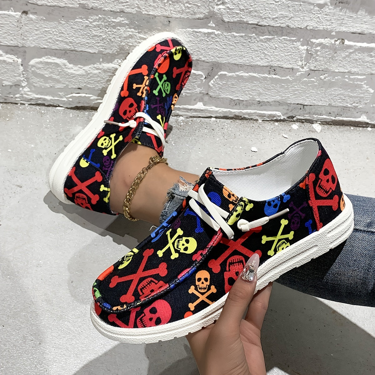 Women's Skull Pattern Slip-On Canvas Shoes