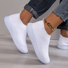 Lightweight Slip On Running Shoes Breathable Non Slip Outdoor Sneakers