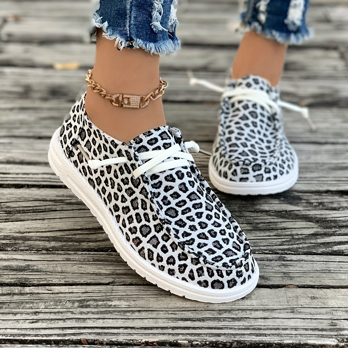 Leopard Print Skateboard Shoes Women Flat Lace-Up Canvas Sneakers