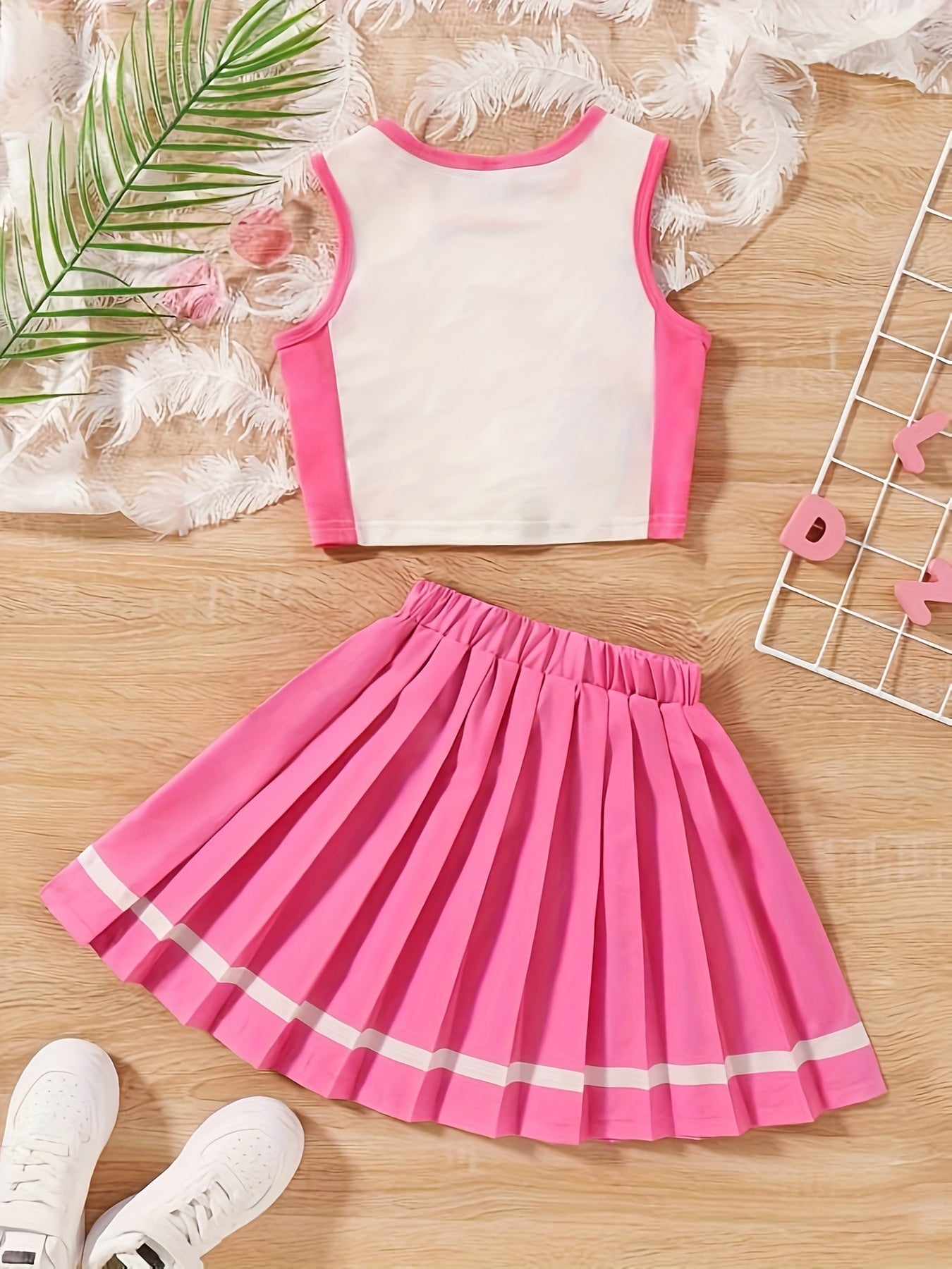 2pcs Girls Splicing CALIFORNIA Print Sleeveless Top Pleated Skirt Set