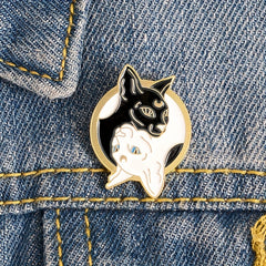 Stylish Zinc Alloy Cat Badge for Kids