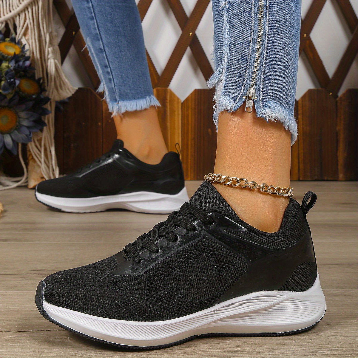 Women's Solid Mesh Sneakers Lace-Up Low Round Toe Breathable Shoes