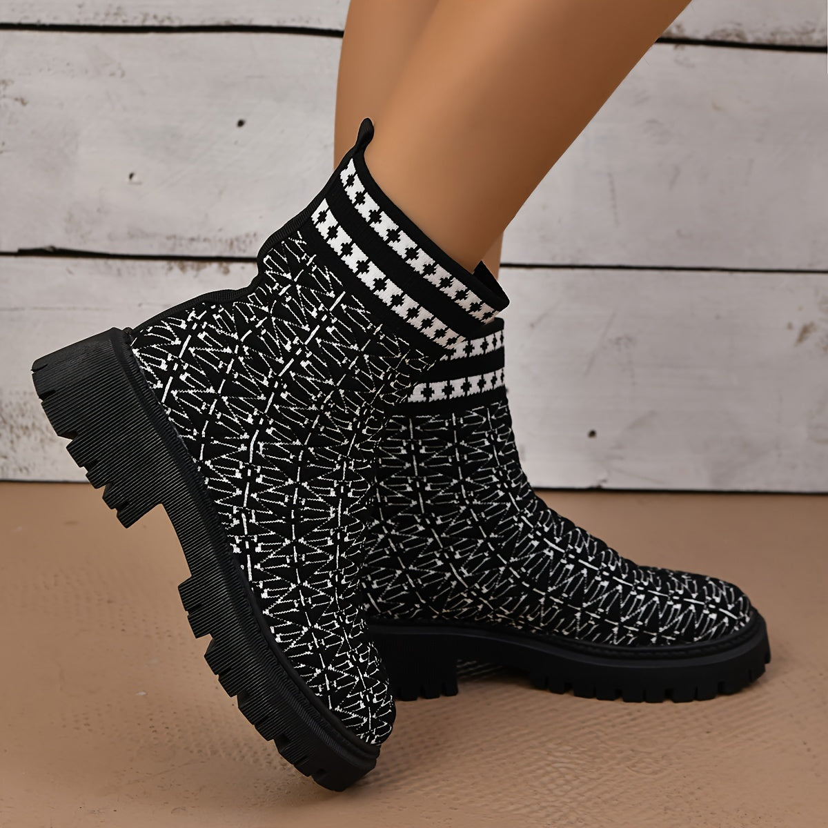 Women's Geometric Pattern Chunky Heel Ankle Boots