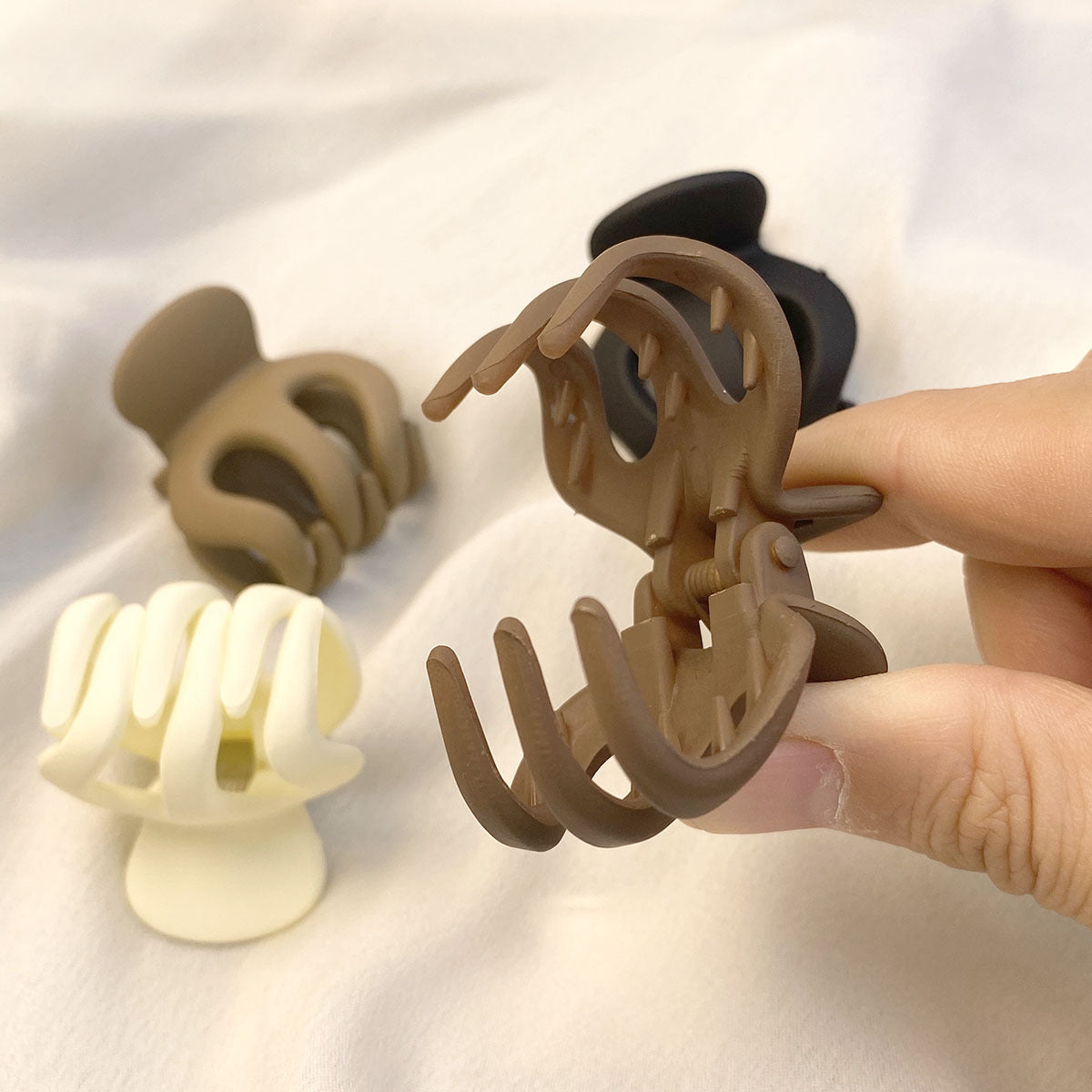 Matte Solid Hair Claw Clip Non Slip Strong Hold Grip Hair Jaw Clip