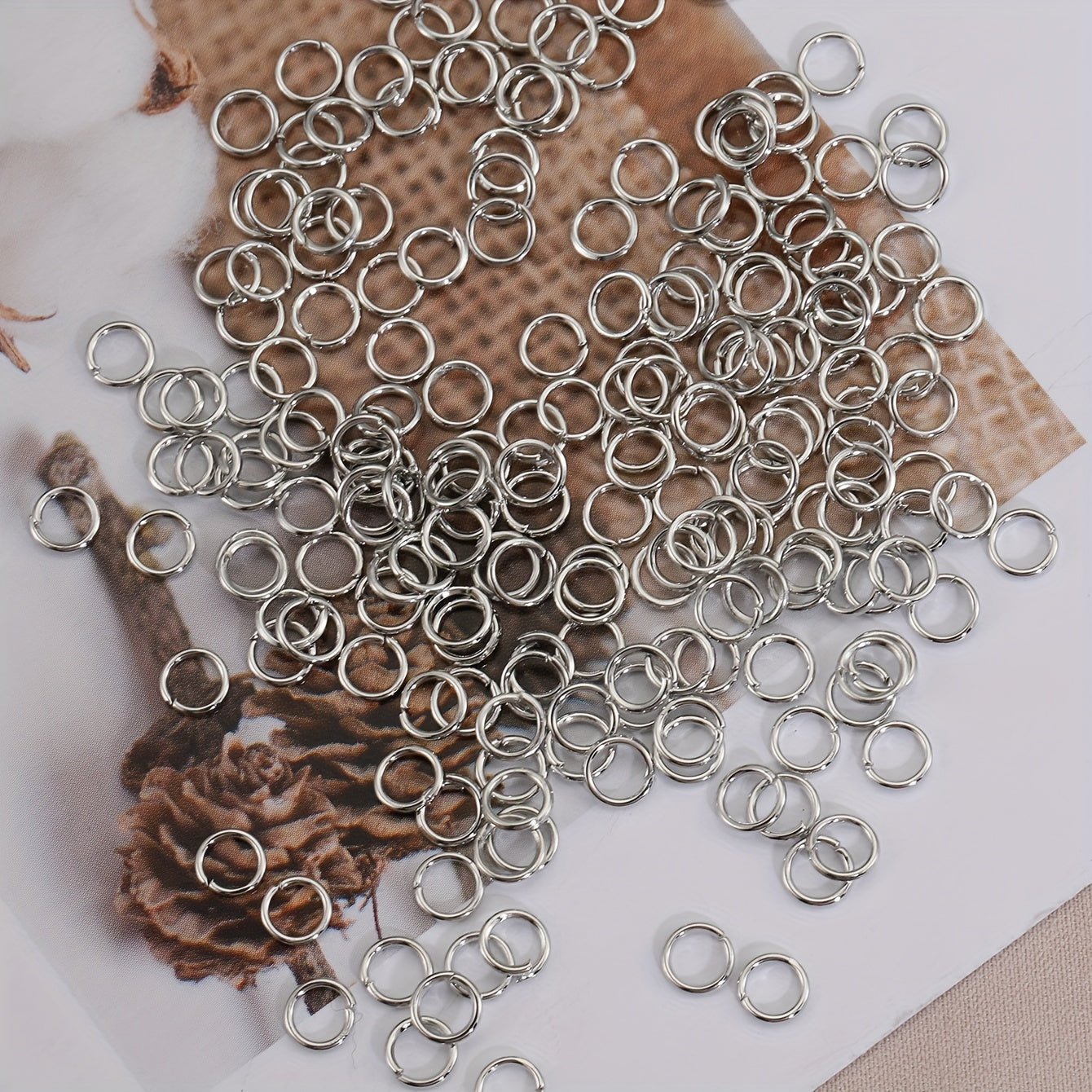 200pcs Jump Rings Split Rings Pendant Connectors for DIY Jewelry Making