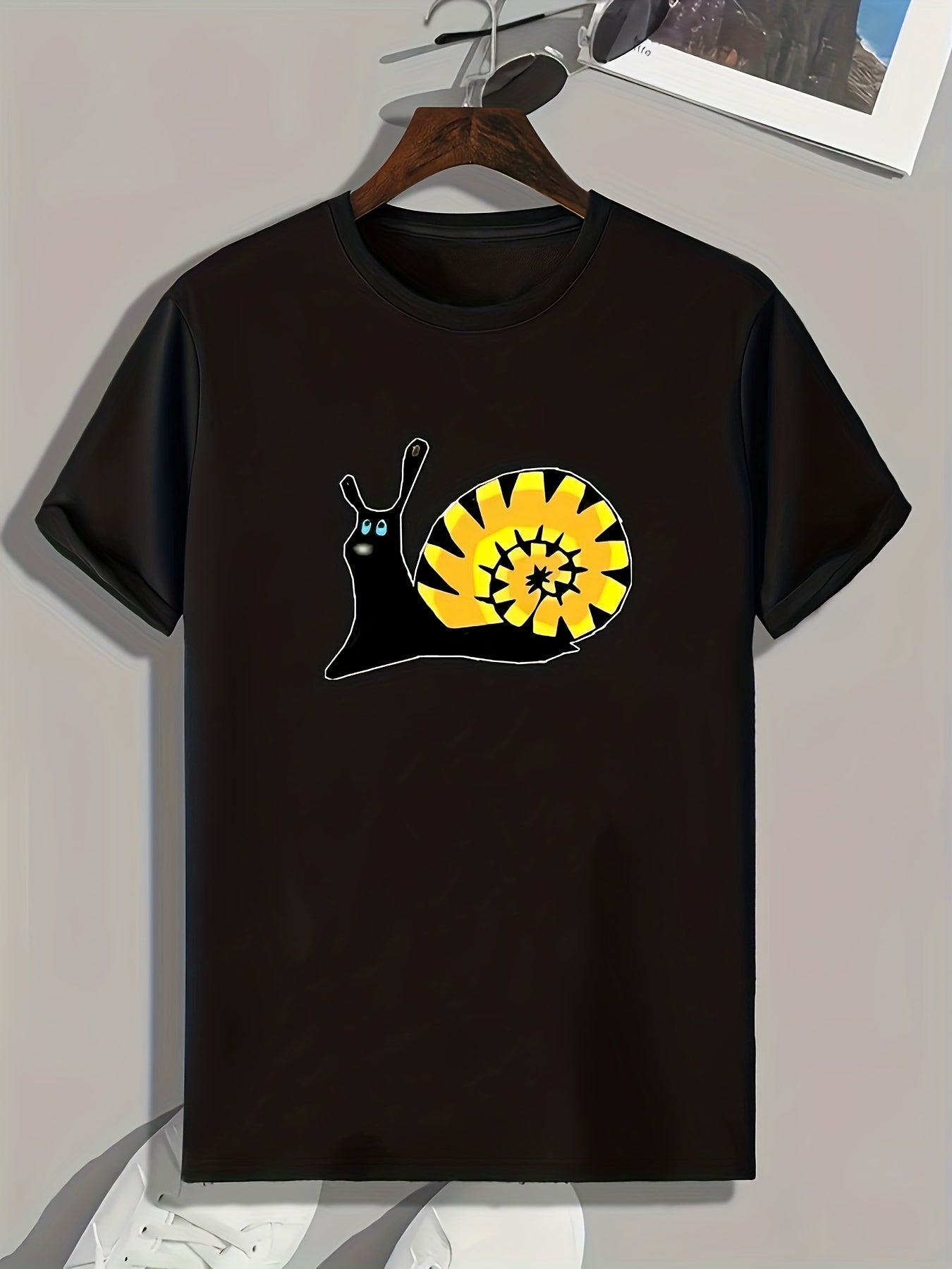 Snail Pattern Print Men's Comfy Sports T Shirt Graphic Tee