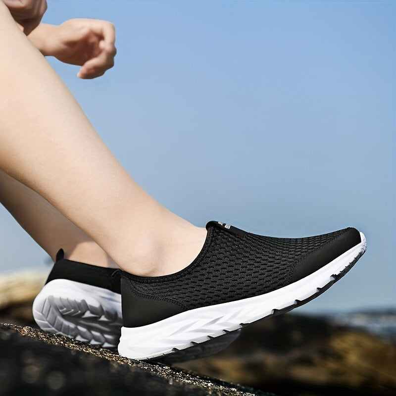 Men's Lightweight Slip-On Casual Shoes for Jogging Hiking Climbing
