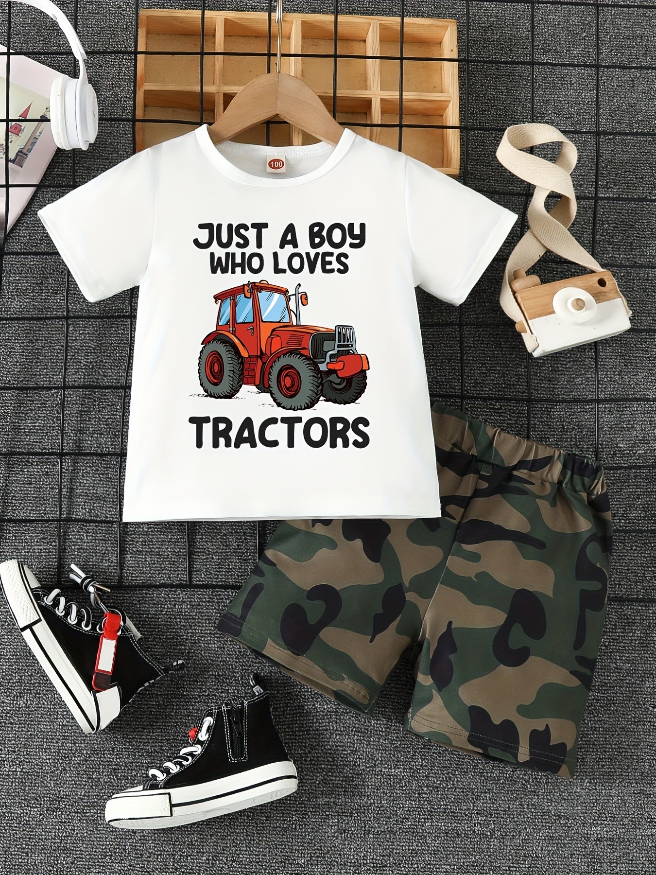 Boys Cartoon Tractor & Letter Print T-shirt & Shorts Set