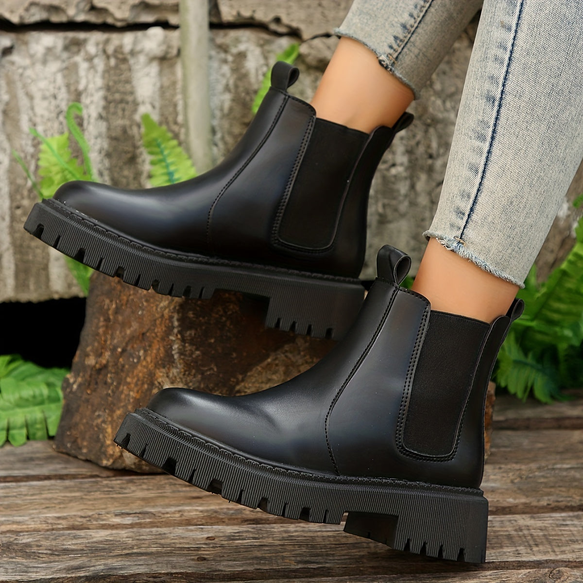 Women's Platform Chelsea Boots Round Toe Chunky Heeled Combat Shoes