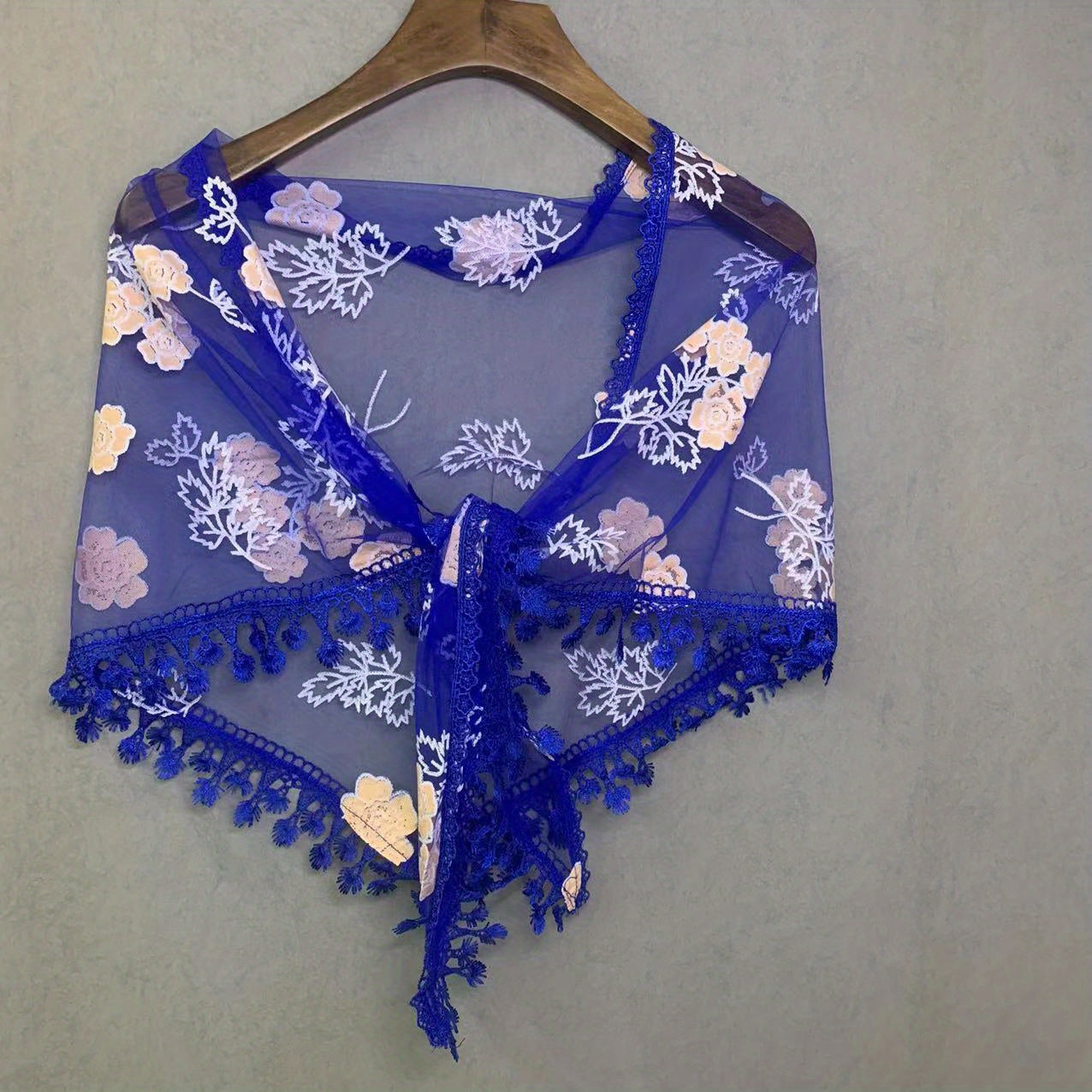 Vintage Lace Triangle Scarf Veil Flower Embroidery Mantilla Head Covering